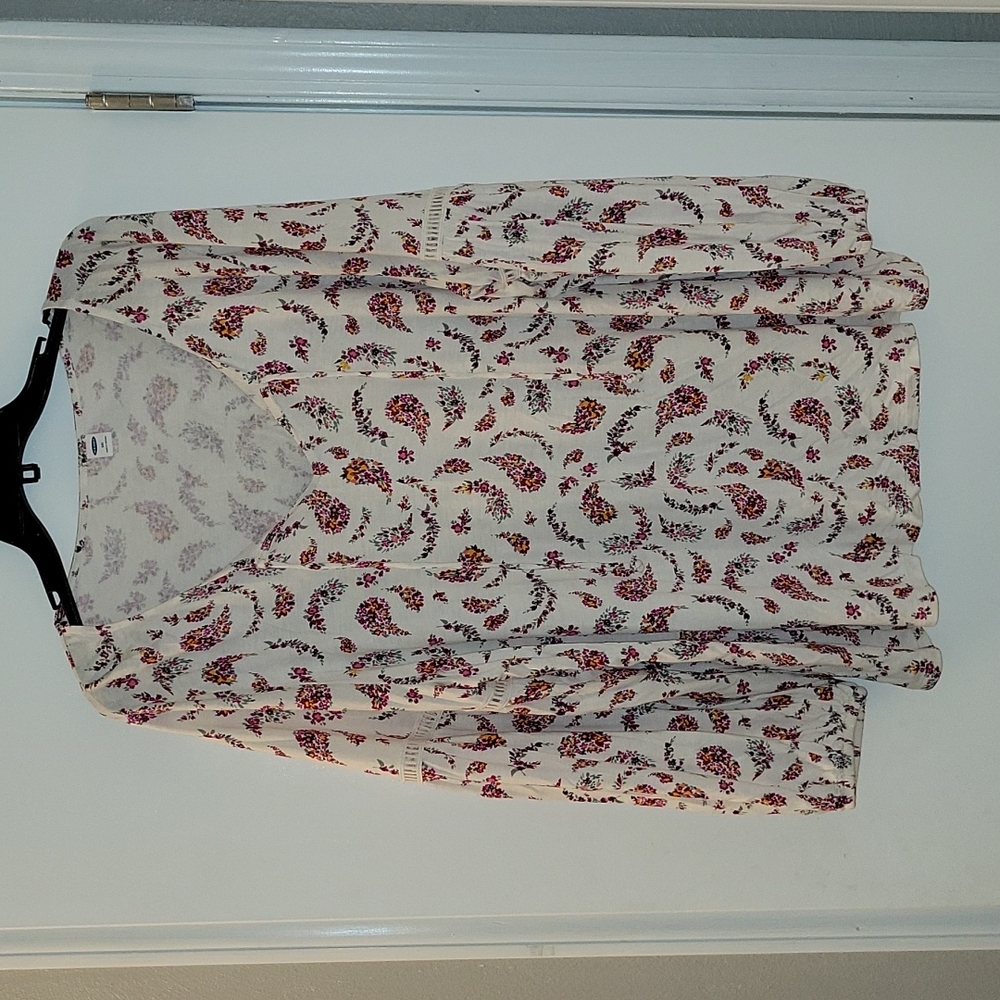 Old Navy Poet Split Neck Long Sleeve Top, XXL, White w/pink flowers, Like new